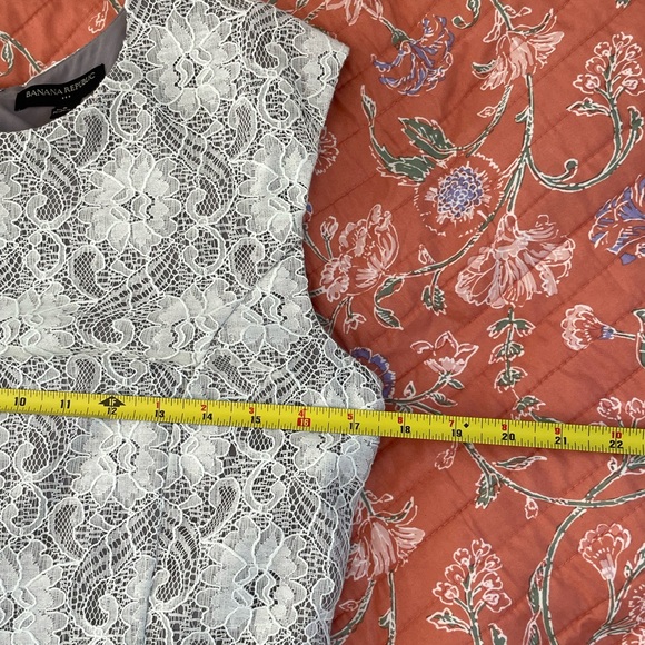 Banana Republic Lace Sheath Dress - Picture 4 of 8